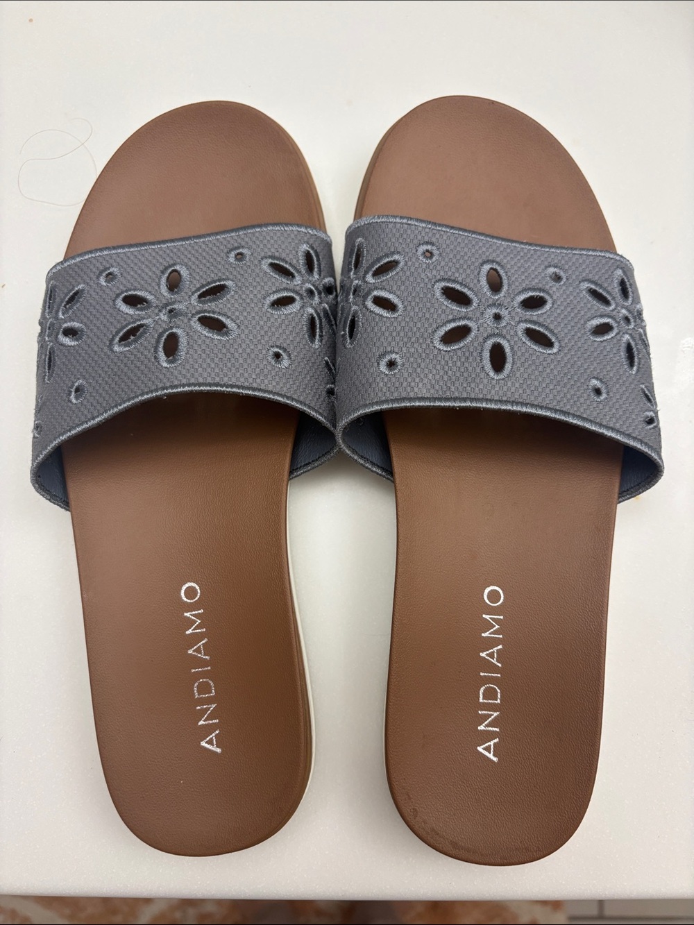 Andiamo Women's Gray Slide Sandals with Floral Cutout Strap